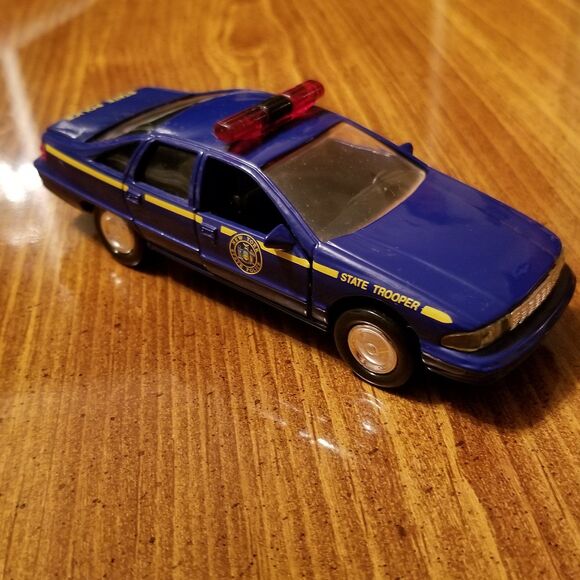 New York State Police Road Champs die cast police car 1:43 scale - Picture 7 of 8